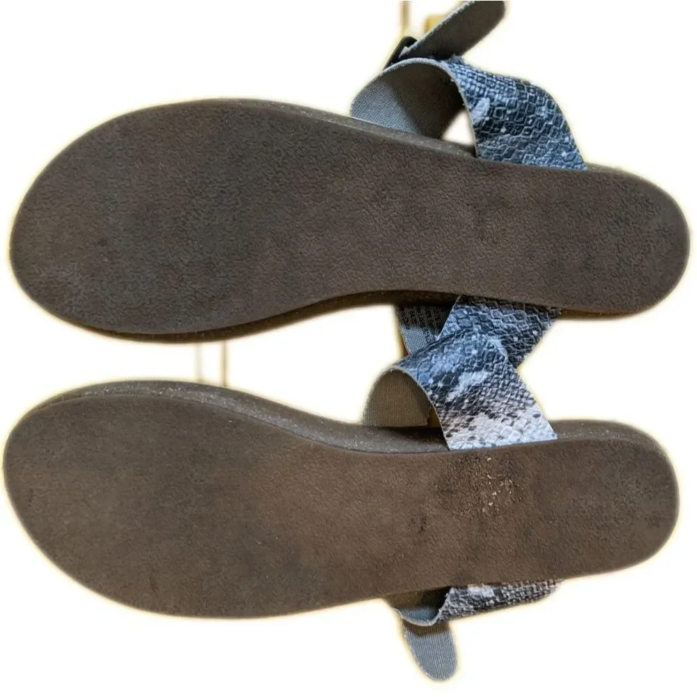 Blowfish flat faux snakeskin thong sandals , side buckle, EUC, sz 9.5